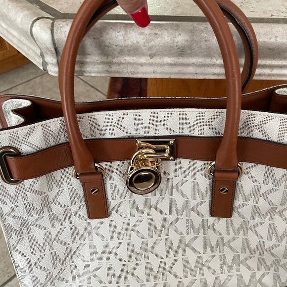 MICHAEL KORS- HAMILTON LARGE SATCHEL HAND BAG NWOT - clean, used once - Picture 5 of 14